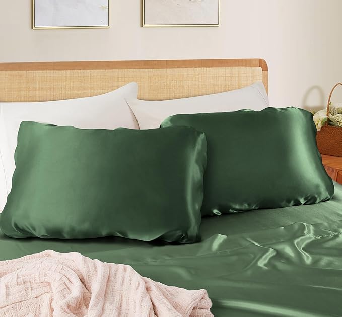 SiinvdaBZX Woodland Green Satin Pillowcase Standard/Queen Size Set of 2, Silky Travel Elastic Band Satin Pillow Case for Hair and Skin, Soft Portable & Fit for Various Pillow