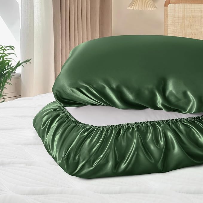 SiinvdaBZX Woodland Green Satin Pillowcase Standard/Queen Size Set of 2, Silky Travel Elastic Band Satin Pillow Case for Hair and Skin, Soft Portable & Fit for Various Pillow