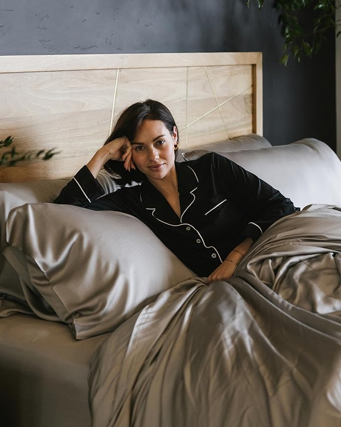 Cozy Earth Standard Pillowcases Set of 2 - Made of 100% Viscose from Bamboo, Ultra-Soft & Luxury, Woven from Naturally Breathable & Lightweight Fabric - Dove Grey